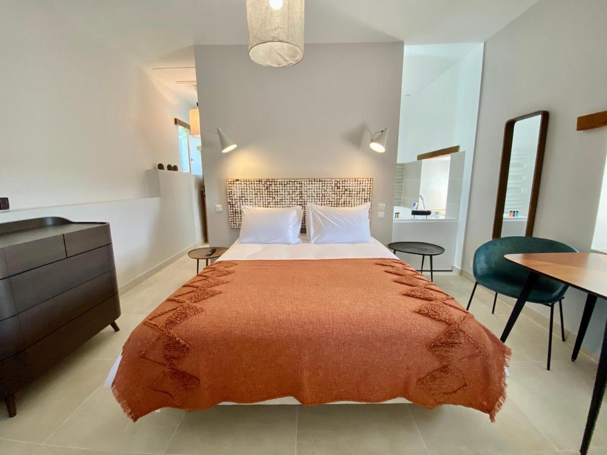 La Maison Des Vendangeurs - Table D'Hotes Le Soir Du Jeudi Au Dimanche- Jacuzzi - Balneo Spa - Acces Piscine Pour Toutes Les Chambres Sauf Studio Coquet- Piscine De Mai A Mi-Octobre Martignargues ภายนอก รูปภาพ