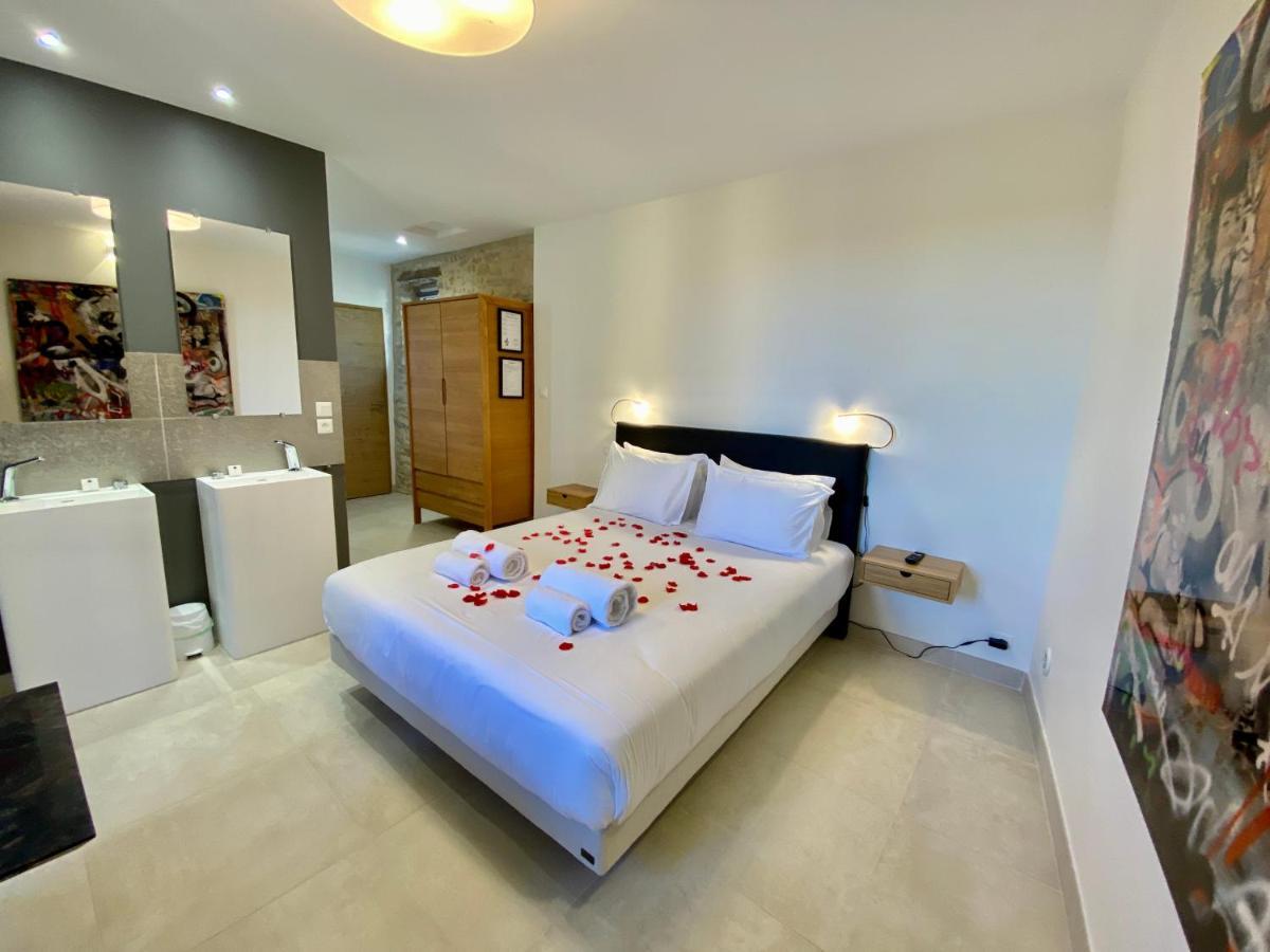 La Maison Des Vendangeurs - Table D'Hotes Le Soir Du Jeudi Au Dimanche- Jacuzzi - Balneo Spa - Acces Piscine Pour Toutes Les Chambres Sauf Studio Coquet- Piscine De Mai A Mi-Octobre Martignargues ภายนอก รูปภาพ