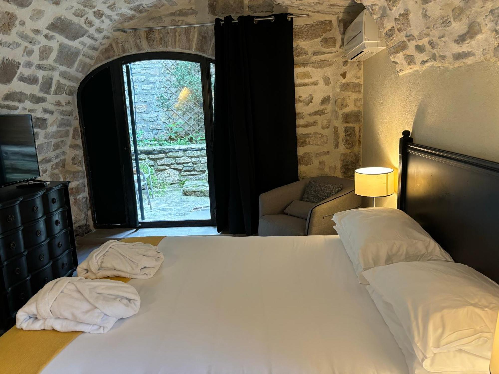 La Maison Des Vendangeurs - Table D'Hotes Le Soir Du Jeudi Au Dimanche- Jacuzzi - Balneo Spa - Acces Piscine Pour Toutes Les Chambres Sauf Studio Coquet- Piscine De Mai A Mi-Octobre Martignargues ภายนอก รูปภาพ