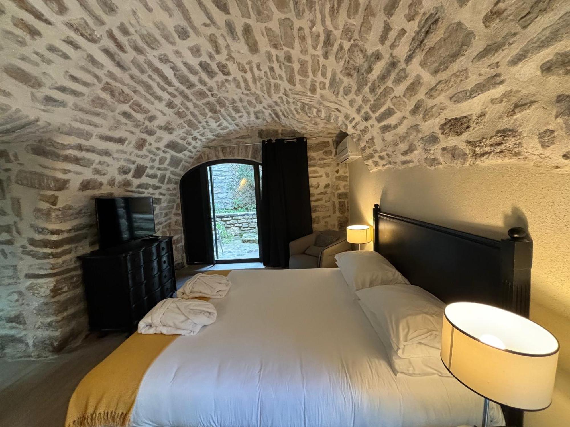 La Maison Des Vendangeurs - Table D'Hotes Le Soir Du Jeudi Au Dimanche- Jacuzzi - Balneo Spa - Acces Piscine Pour Toutes Les Chambres Sauf Studio Coquet- Piscine De Mai A Mi-Octobre Martignargues ภายนอก รูปภาพ