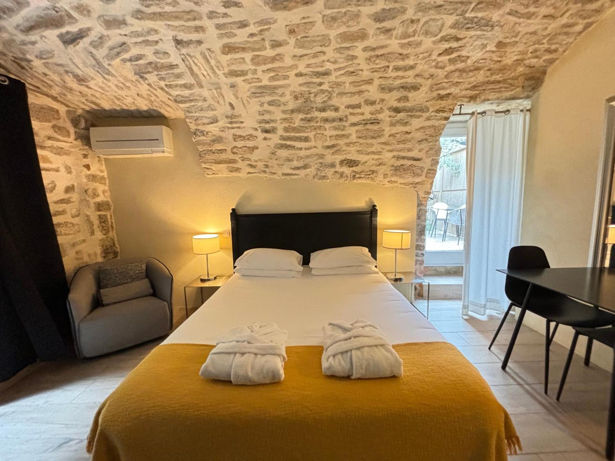 La Maison Des Vendangeurs - Table D'Hotes Le Soir Du Jeudi Au Dimanche- Jacuzzi - Balneo Spa - Acces Piscine Pour Toutes Les Chambres Sauf Studio Coquet- Piscine De Mai A Mi-Octobre Martignargues ภายนอก รูปภาพ