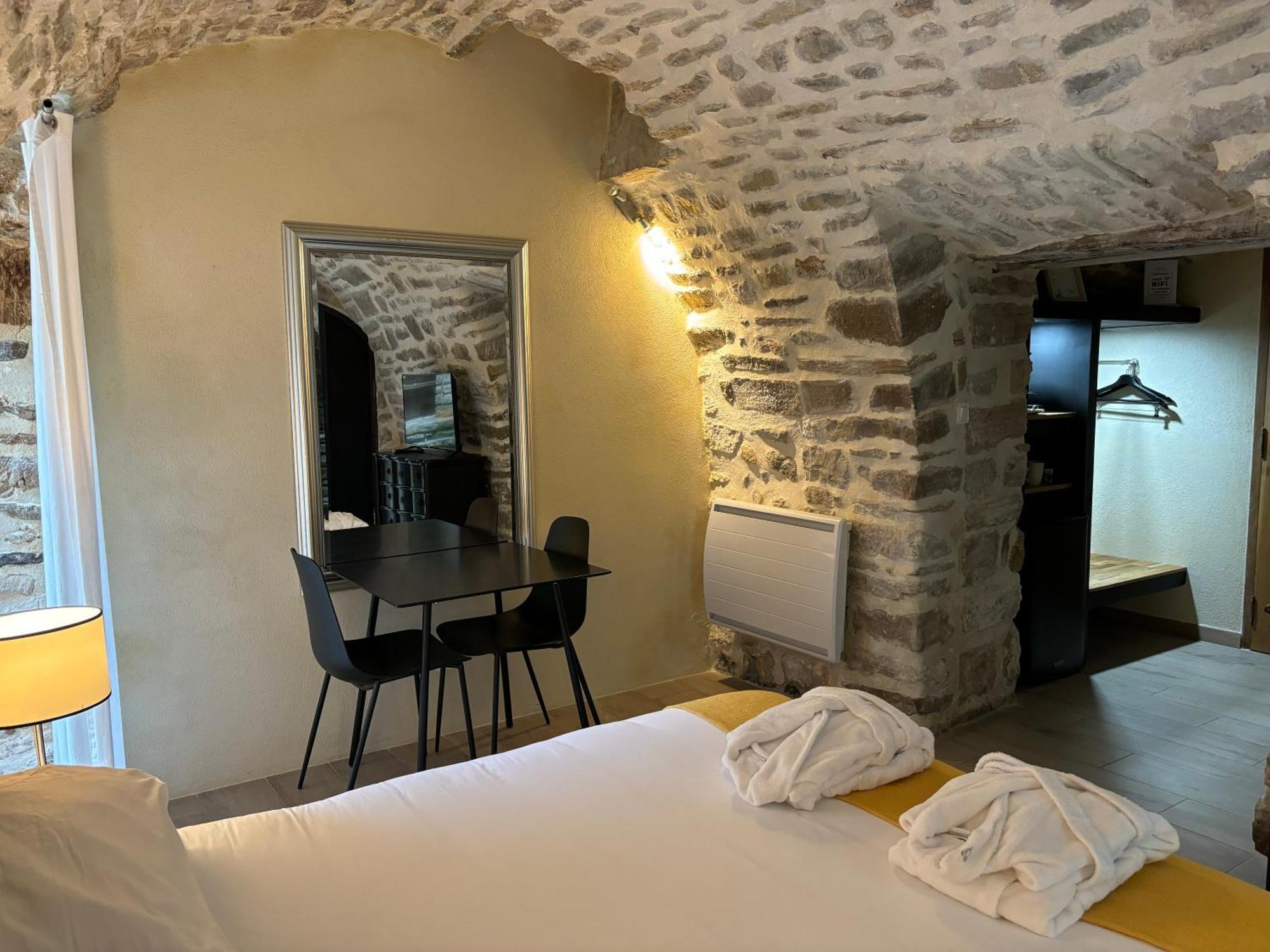 La Maison Des Vendangeurs - Table D'Hotes Le Soir Du Jeudi Au Dimanche- Jacuzzi - Balneo Spa - Acces Piscine Pour Toutes Les Chambres Sauf Studio Coquet- Piscine De Mai A Mi-Octobre Martignargues ภายนอก รูปภาพ
