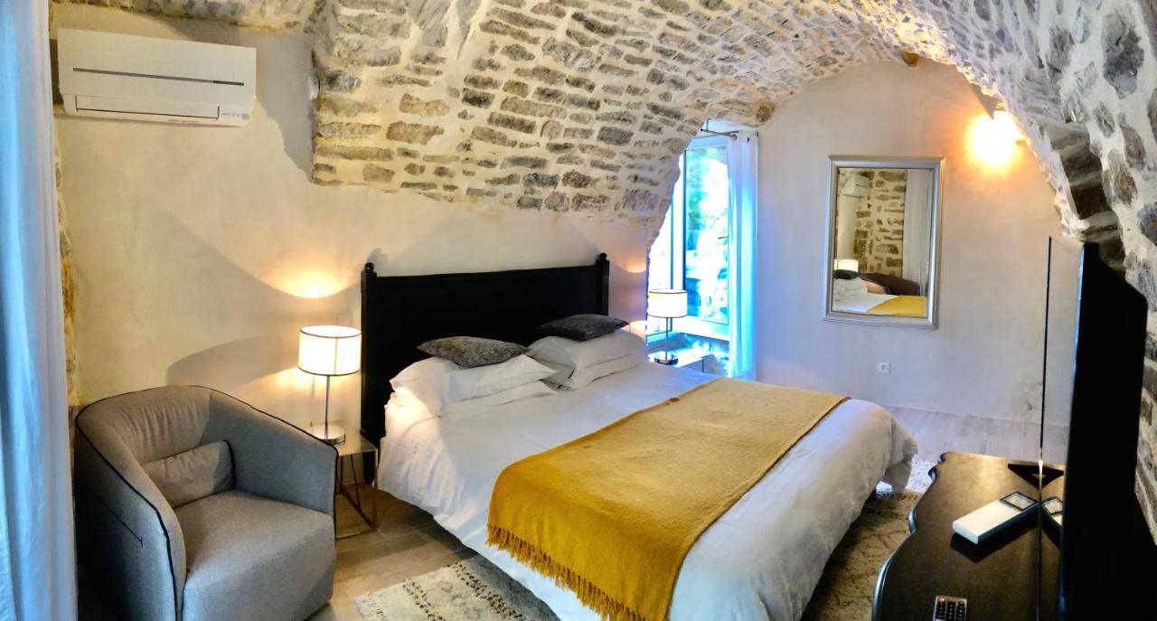 La Maison Des Vendangeurs - Table D'Hotes Le Soir Du Jeudi Au Dimanche- Jacuzzi - Balneo Spa - Acces Piscine Pour Toutes Les Chambres Sauf Studio Coquet- Piscine De Mai A Mi-Octobre Martignargues ภายนอก รูปภาพ