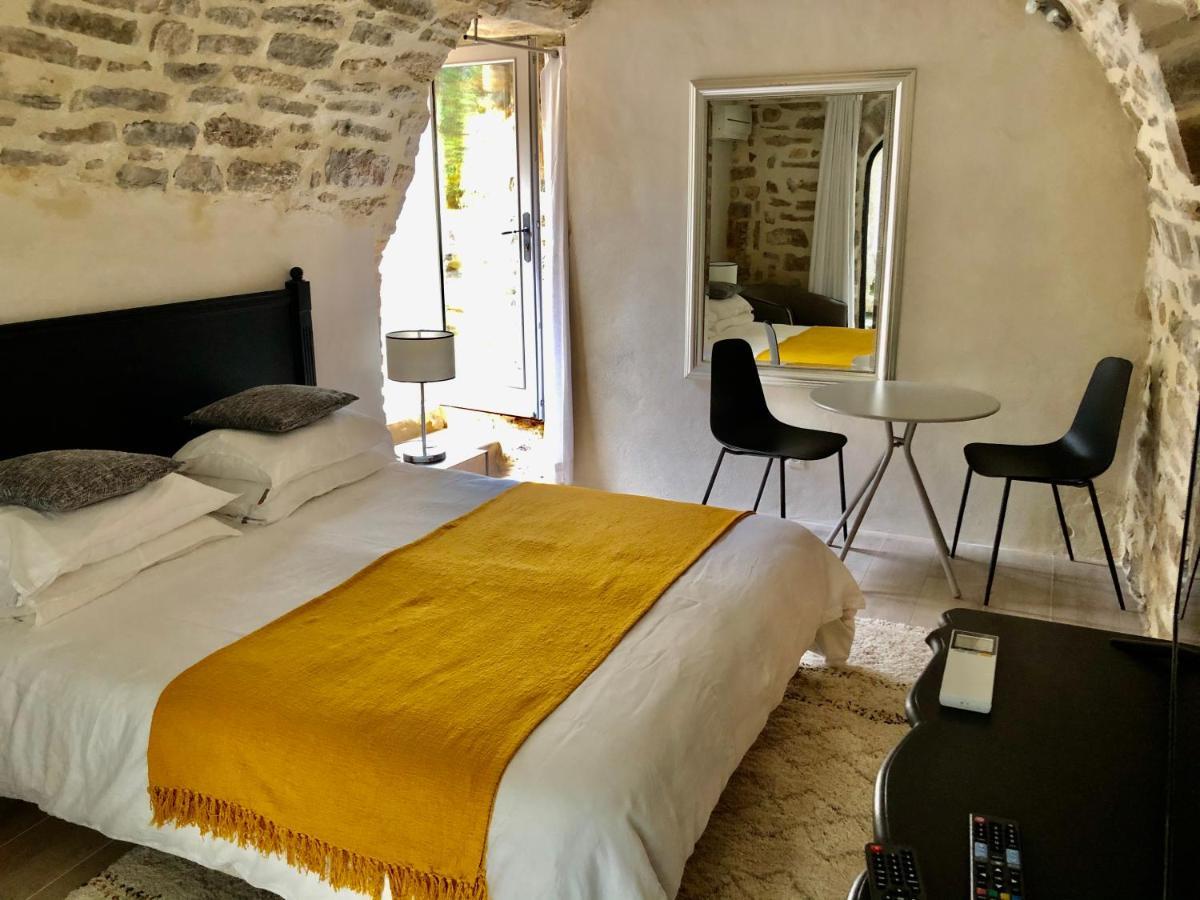 La Maison Des Vendangeurs - Table D'Hotes Le Soir Du Jeudi Au Dimanche- Jacuzzi - Balneo Spa - Acces Piscine Pour Toutes Les Chambres Sauf Studio Coquet- Piscine De Mai A Mi-Octobre Martignargues ภายนอก รูปภาพ